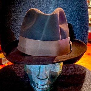 Capas men’s brown hat